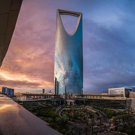Four Seasons Hotel Ar Riyad Esterno foto The Kingdom Centre, the second tallest building in the Middle East