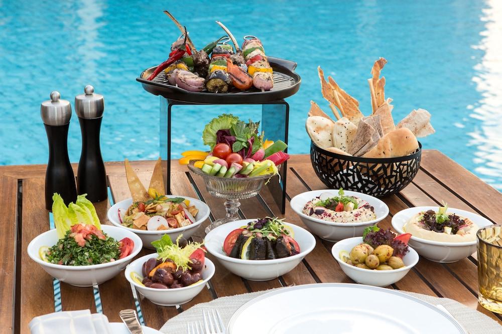 Four Seasons Hotel Ar Riyad Esterno foto Meze