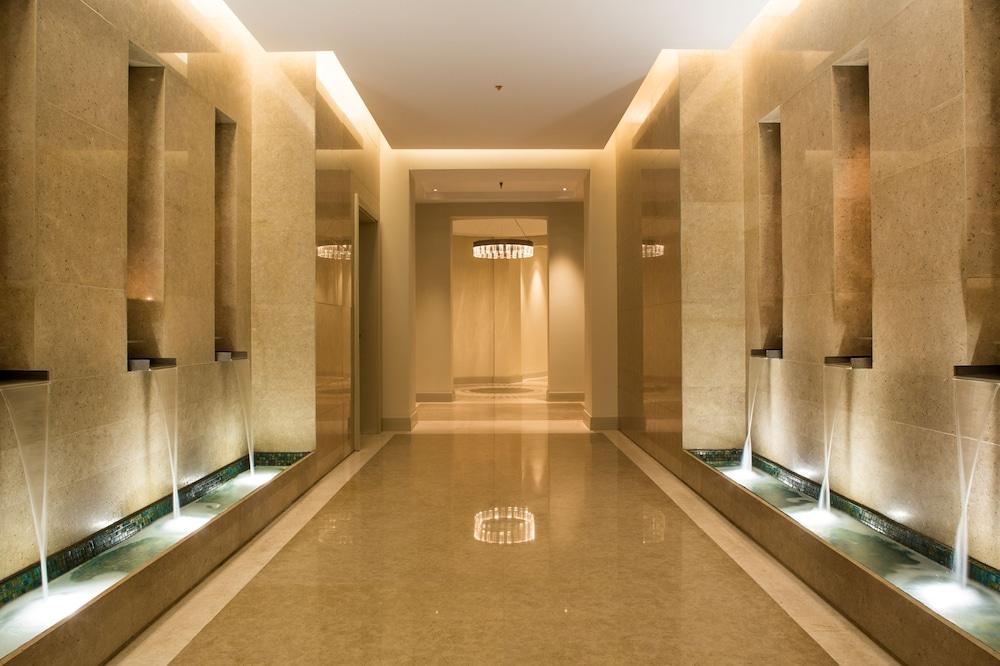Four Seasons Hotel Ar Riyad Esterno foto The interior of the hotel