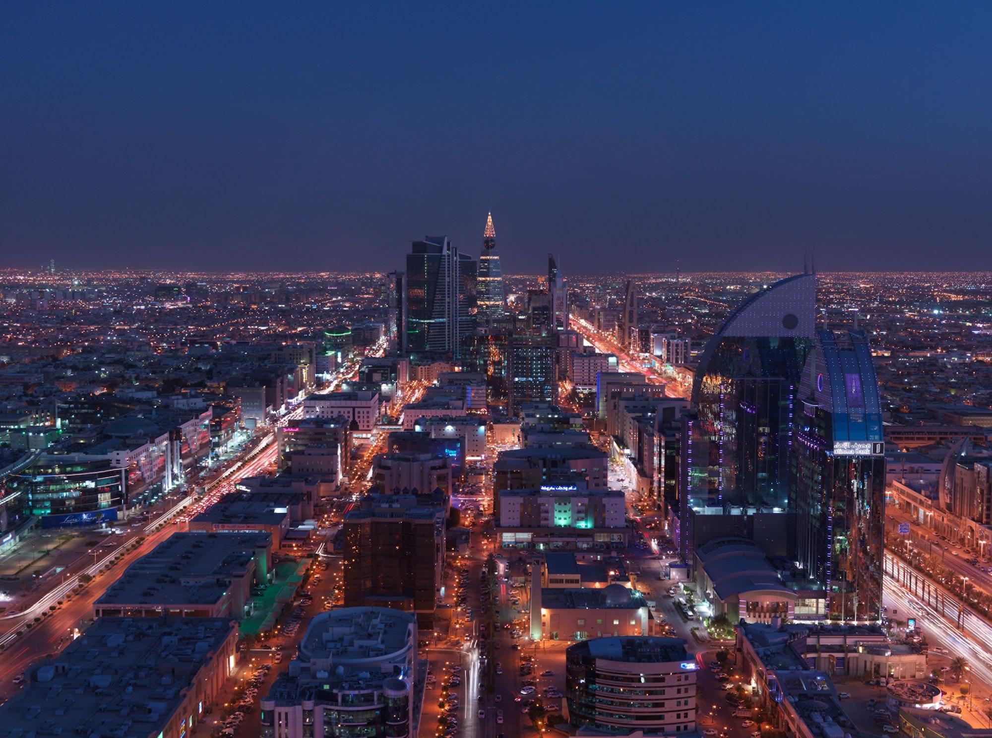 Four Seasons Hotel Ar Riyad Esterno foto Riyadh skyline
