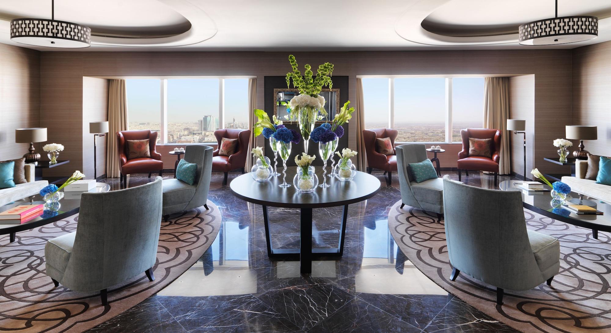 Four Seasons Hotel Ar Riyad Esterno foto The Club Lounge at the Jumeirah Emirates Towers Hotel