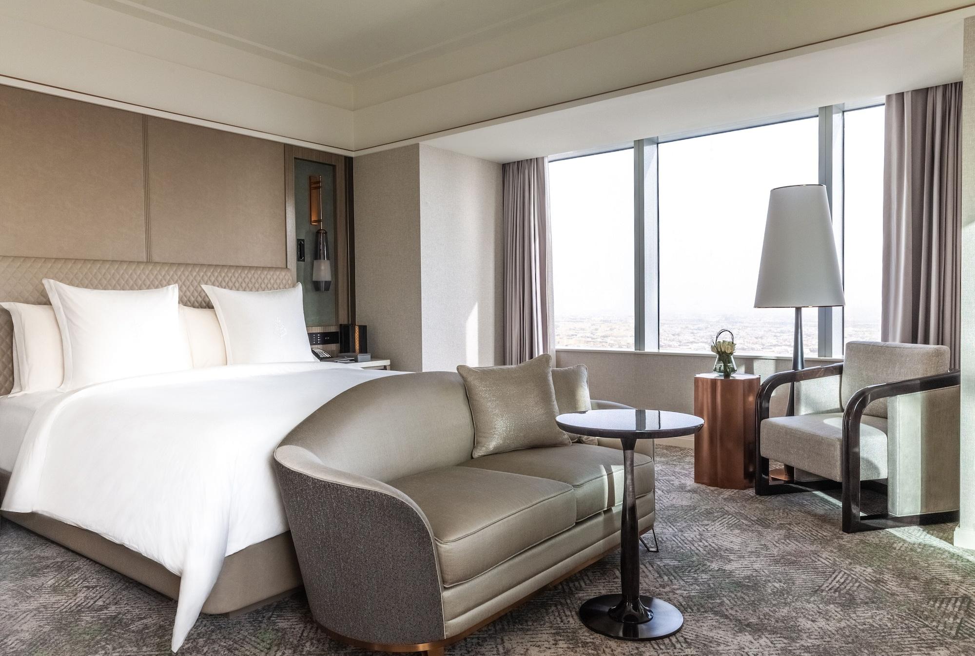 Four Seasons Hotel Ar Riyad Esterno foto A guest room at The Ritz-Carlton, Osaka