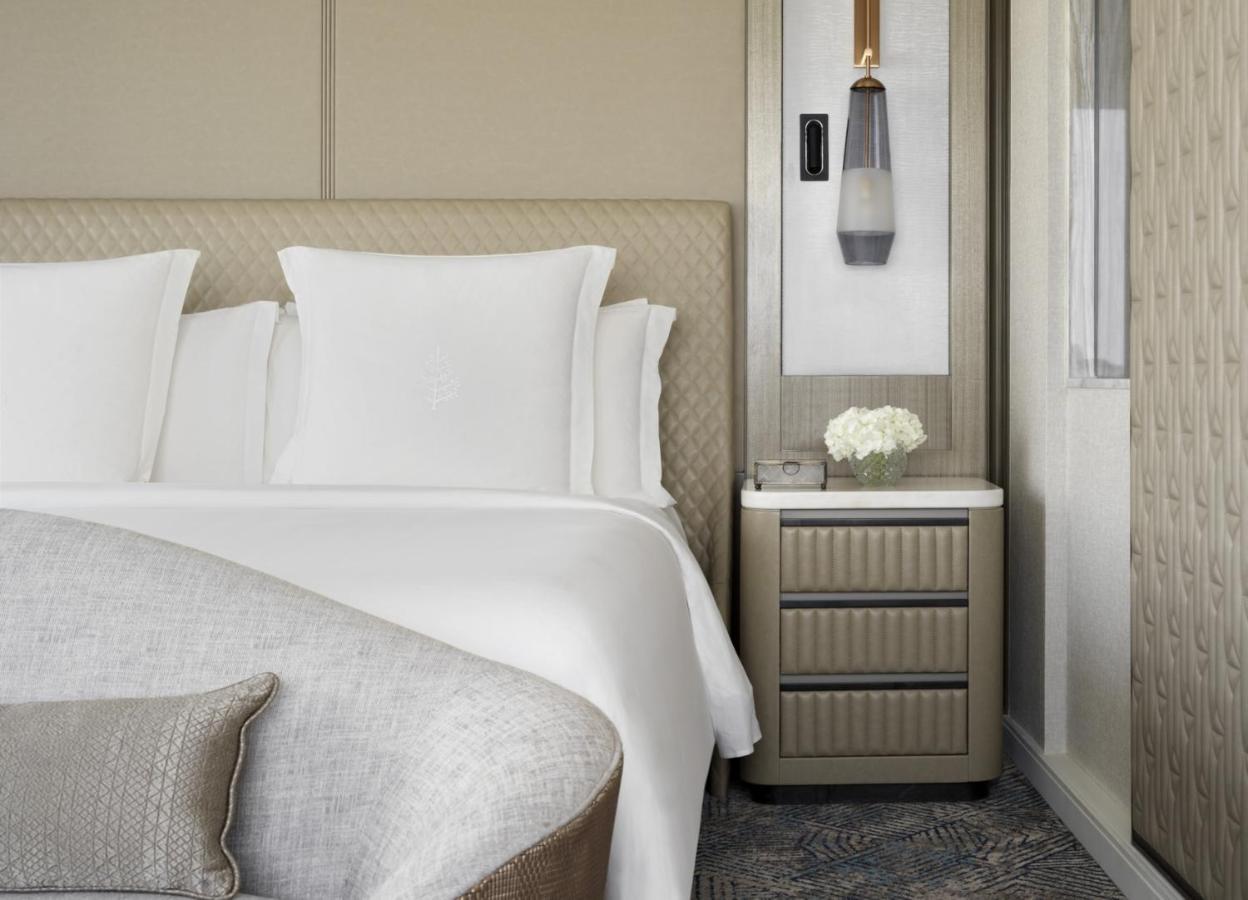 Four Seasons Hotel Ar Riyad Esterno foto A guest room at The Ritz-Carlton, Boston
