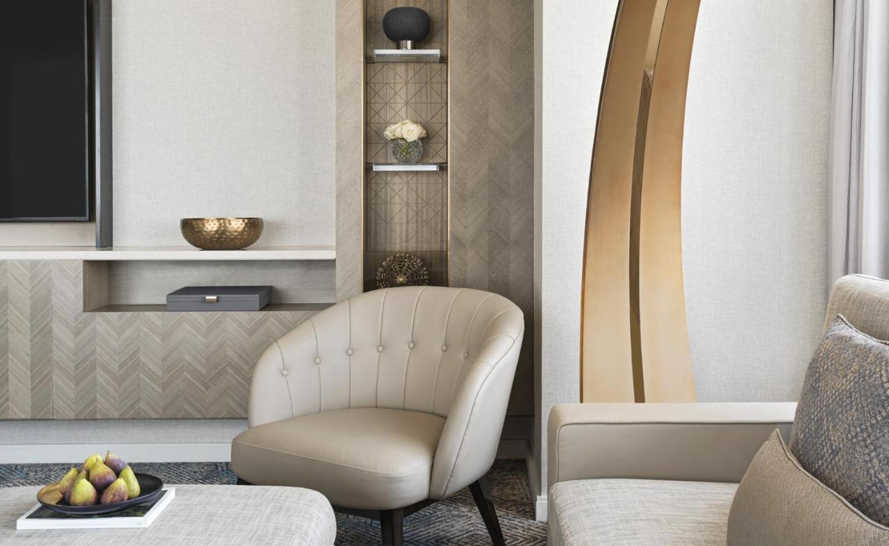 Four Seasons Hotel Ar Riyad Esterno foto A suite at the hotel