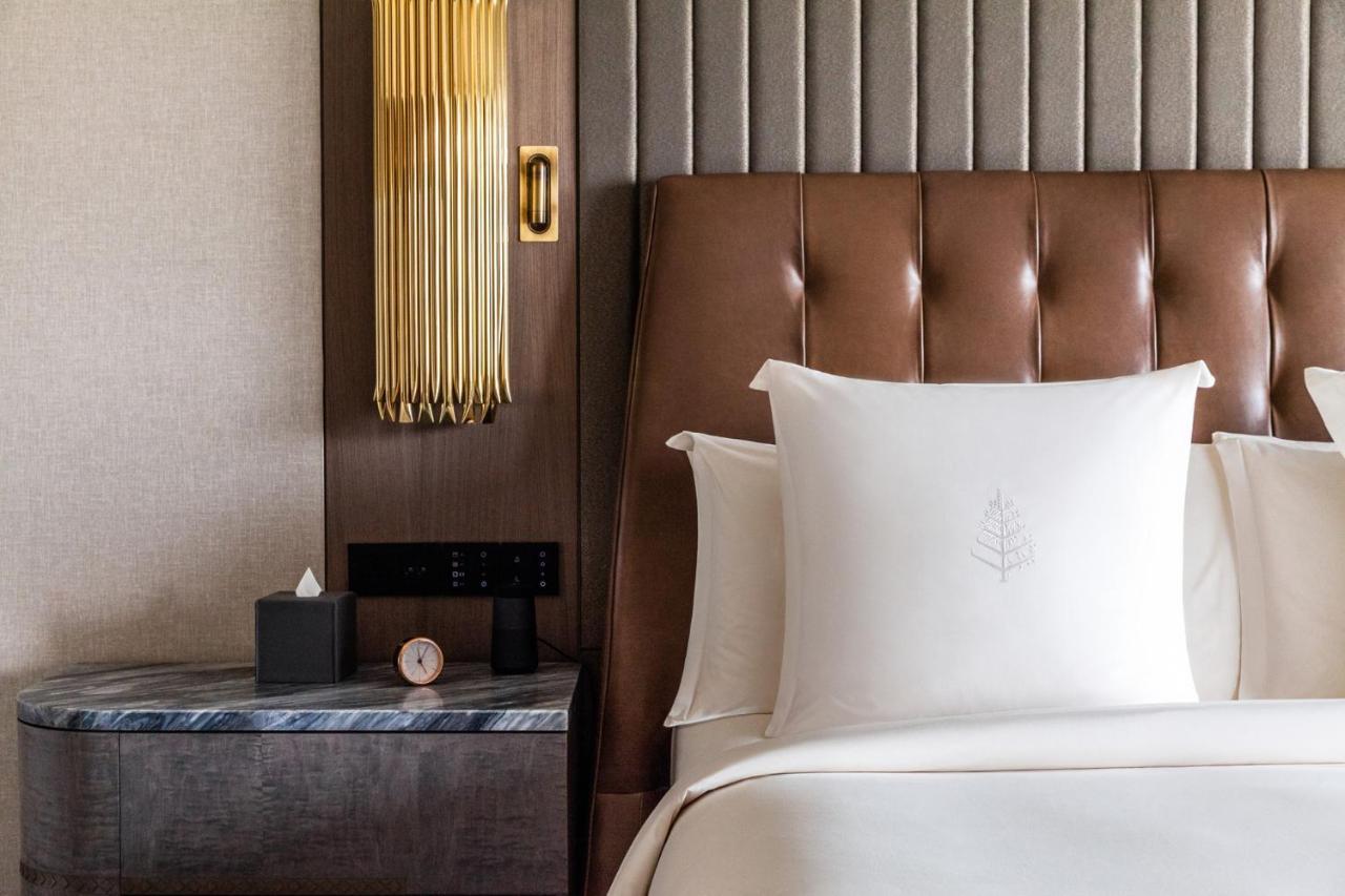 Four Seasons Hotel Ar Riyad Esterno foto A bed at The St. Regis