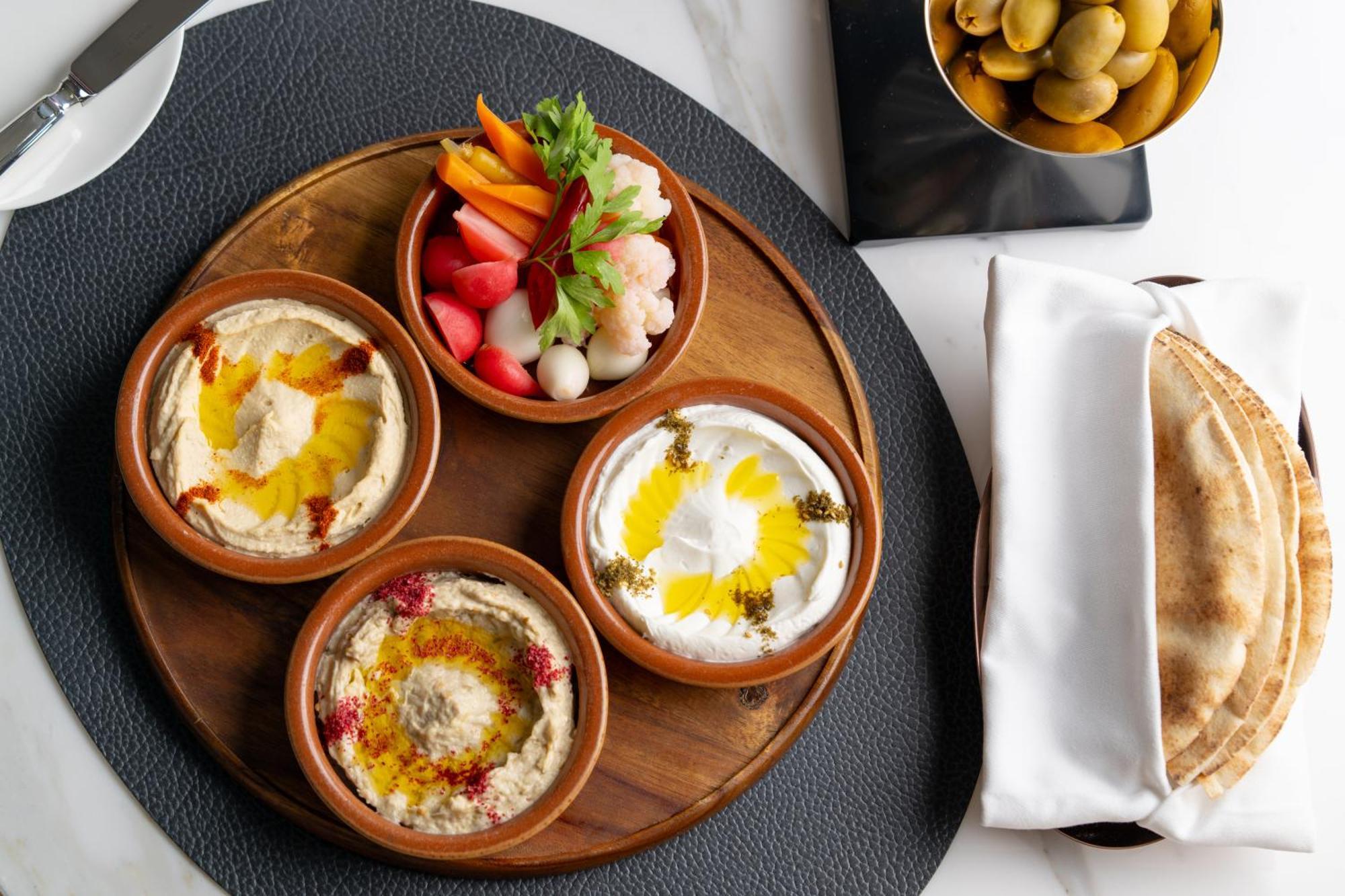 Four Seasons Hotel Ar Riyad Esterno foto Meze