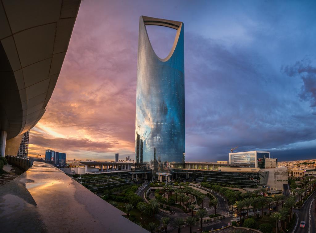 Four Seasons Hotel Ar Riyad Esterno foto The Kingdom Centre, the second tallest building in the Middle East