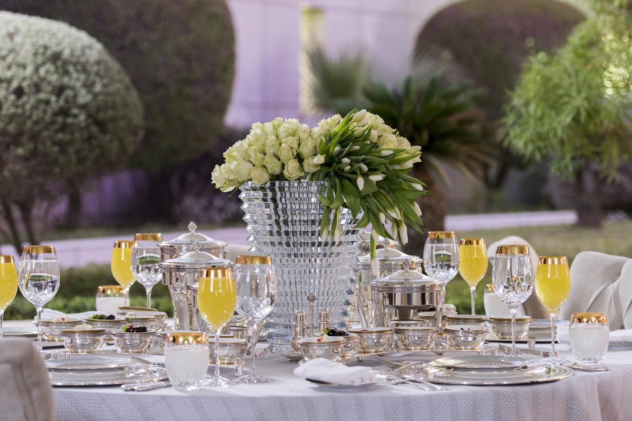 Four Seasons Hotel Ar Riyad Esterno foto Tableware